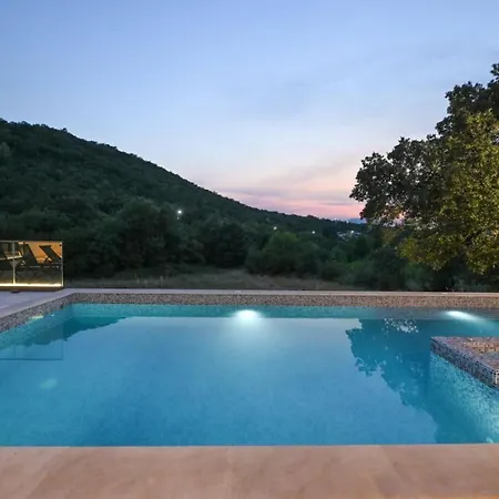 Wakero With Heated Private Pool Villa Podgorica