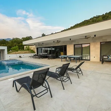 Wakero With Heated Private Pool * Podgorica
